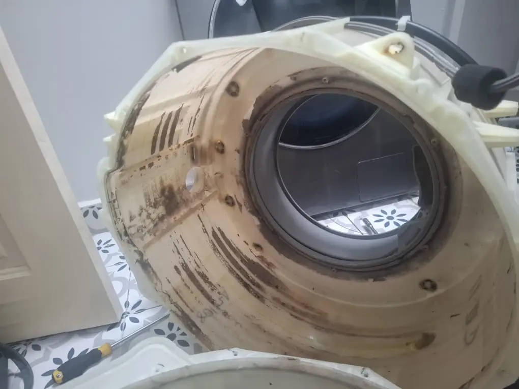 Washing machine outer tub cleaning